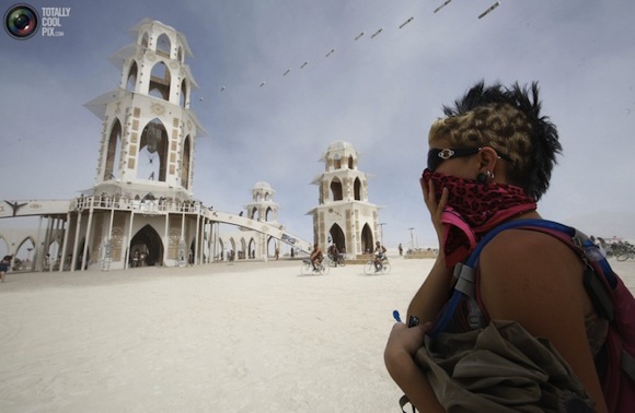 http://www.aljalawi.net/wp-content/uploads/2011/09/burningman_001-900x587.jpg