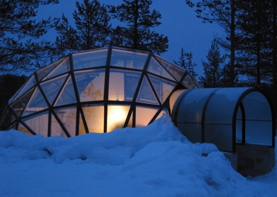 http://www.aljalawi.net/wp-content/uploads/2011/12/Kakslauttanen-Igloo-Village3-550x391.jpg