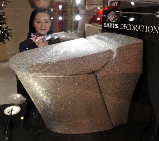 http://www.aljalawi.net/wp-content/uploads/2011/12/ginza_tanaka_designed_swarovski_crystal_toilet_8i4ek.jpg